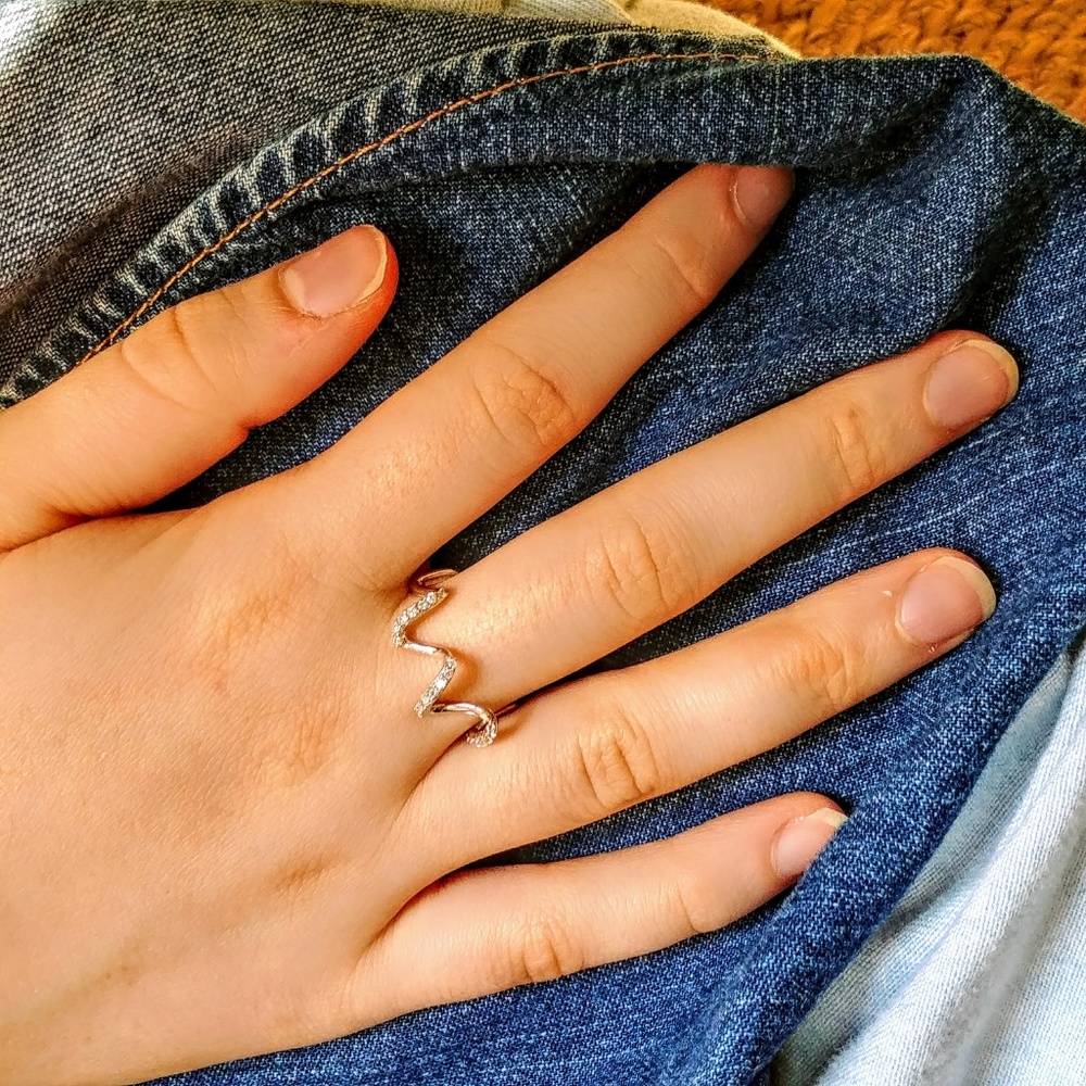 Sterling Ribbon Ring - Picture 5 of 6